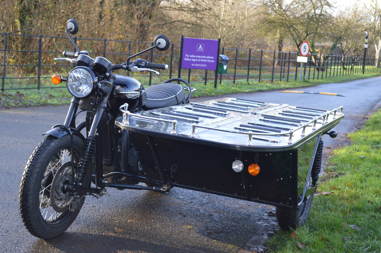 Image of the category Triumph Bonneville Hearse Outfit with link to page displaying grouped images.