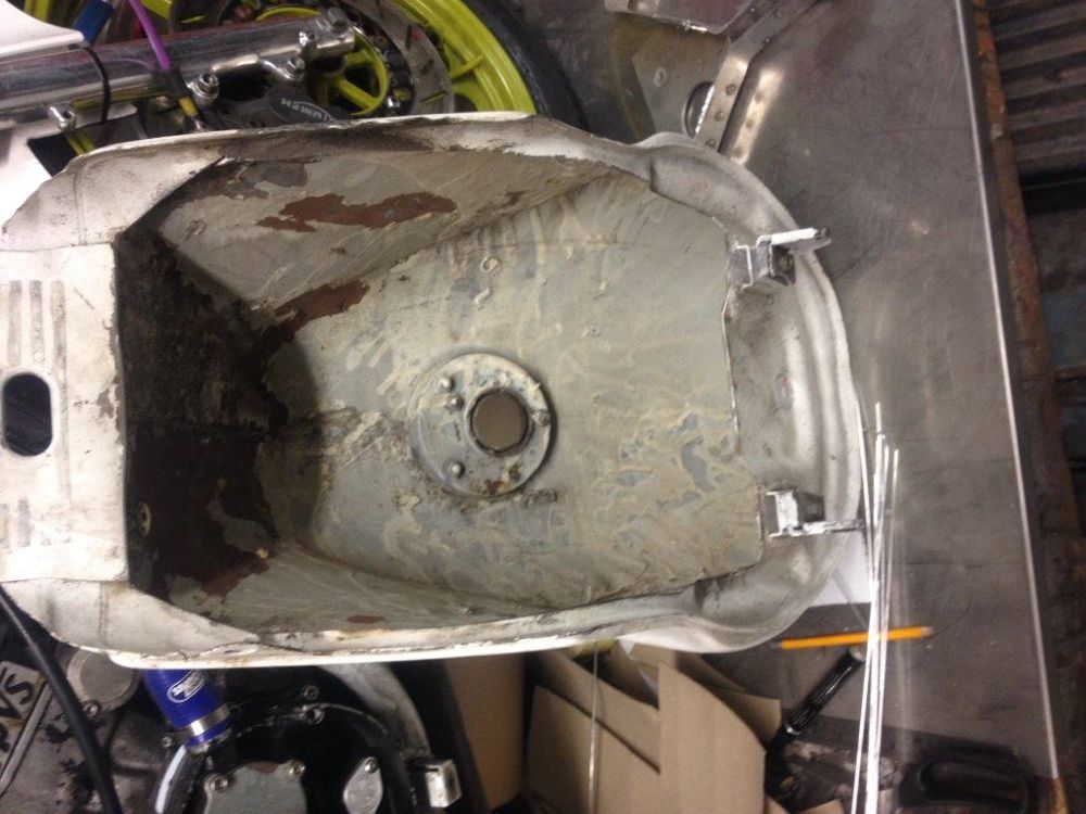 Image of yamaha-past-masters-race-bike-fuel-tank-003.jpg 2014-06-30 - Yamaha Past Masters race bike fuel tank